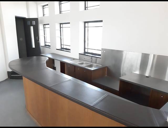 180M² BUSINESS TO LET IN WOODSTOCK